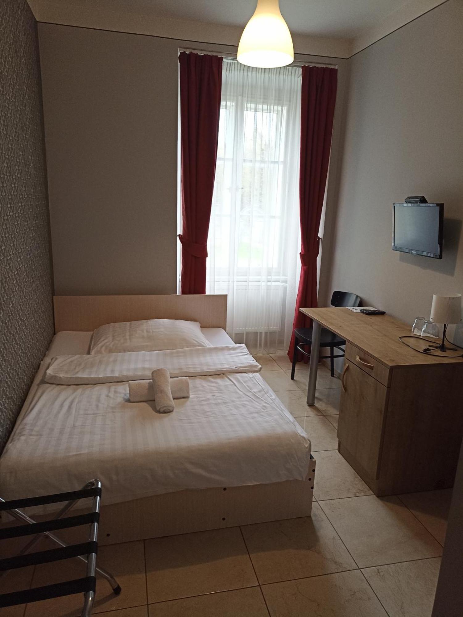 Penzion U Tri Statkaru Dobris Exterior photo
